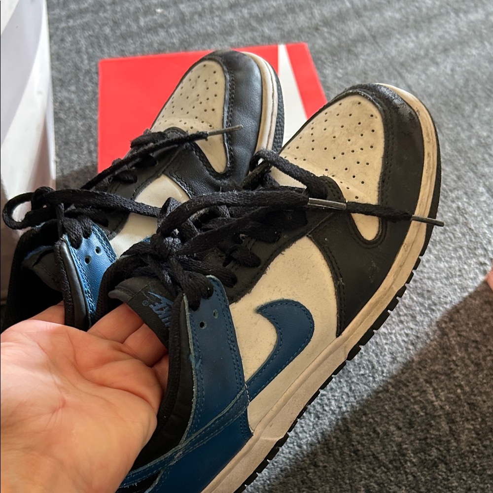 Nike Men's Black and Blue Sneakers